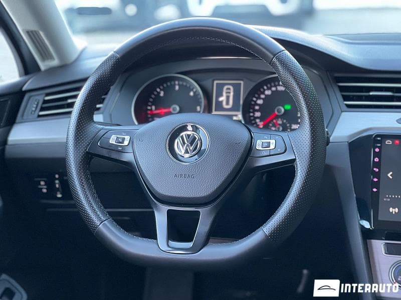 2016 Volkswagen Passat — Miniatură 9
