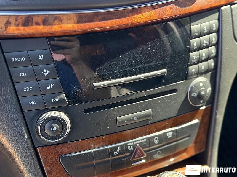 2004 Mercedes E 220 — Miniatură 12