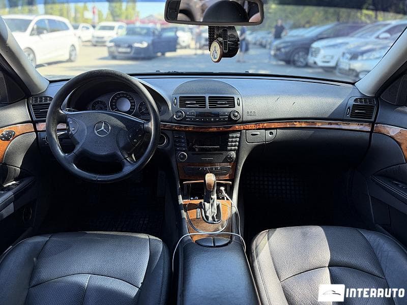 2004 Mercedes E 220 — Miniatură 10