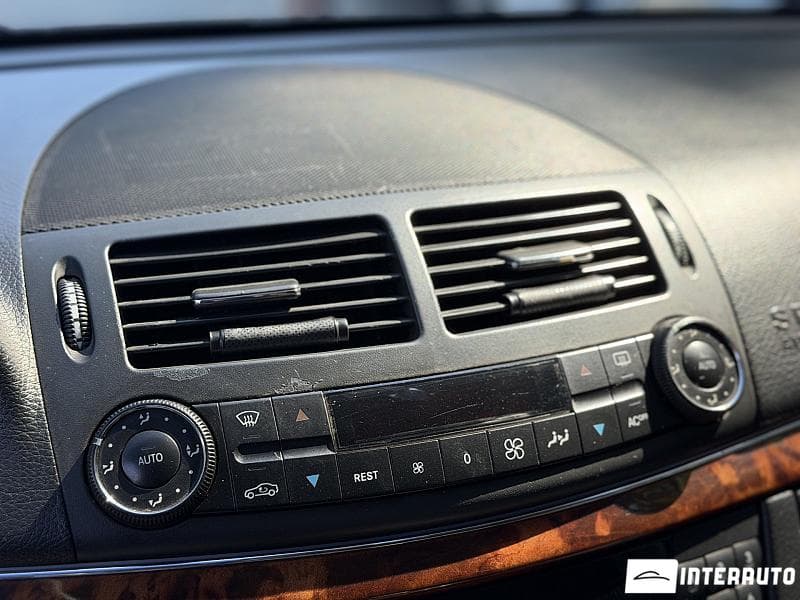 2004 Mercedes E 220 — Miniatură 11