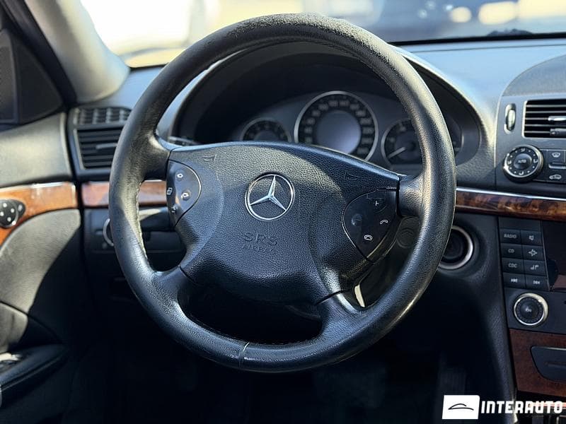 2004 Mercedes E 220 — Miniatură 8