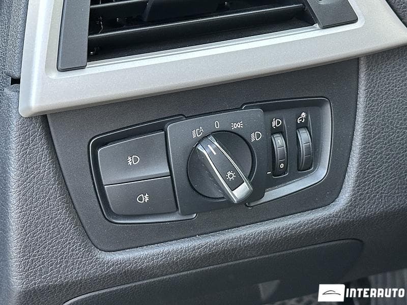 2018 BMW 318 — Miniatură 16