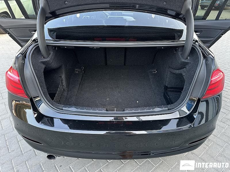 2018 BMW 318 — Miniatură 18