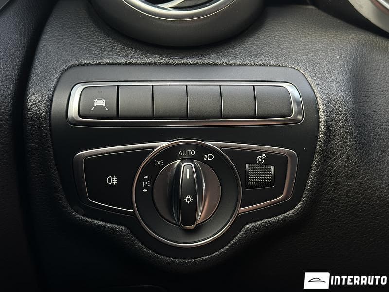 Mercedes C 220 2018 — Миниатюра 10
