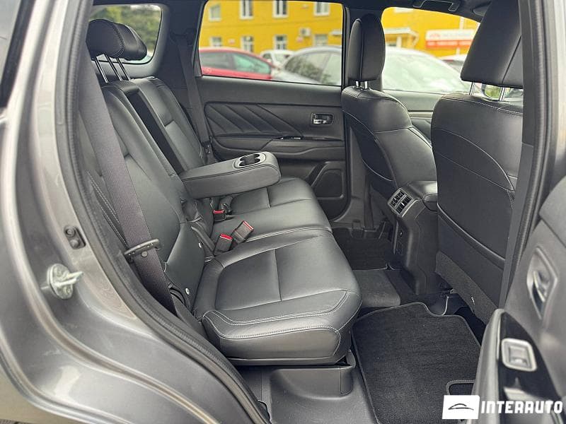 2018 Mitsubishi Outlander — Miniatură 16
