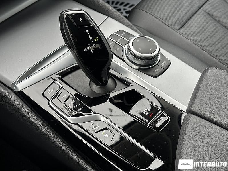 2021 BMW 530e — Miniatură 11