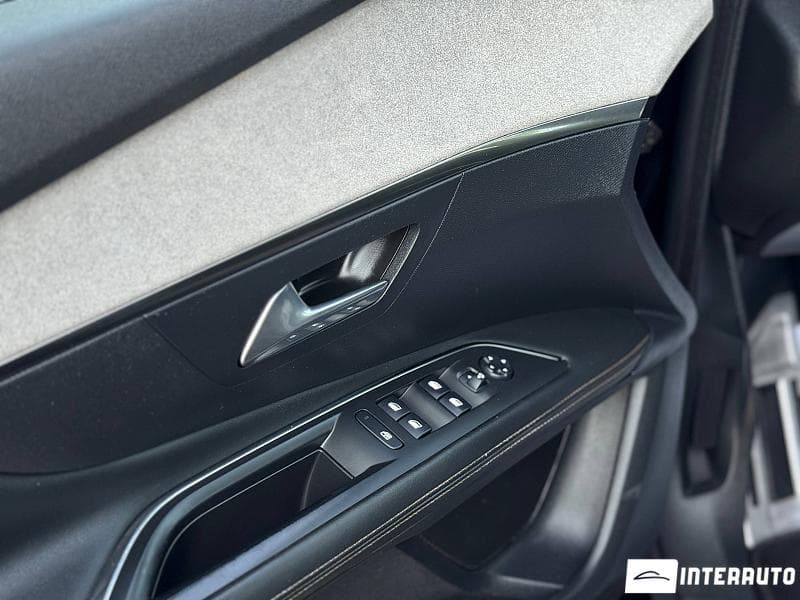 2020 Peugeot 3008 — Miniatură 18