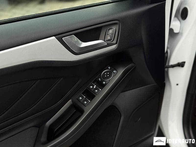 2018 Ford Focus — Miniatură 16