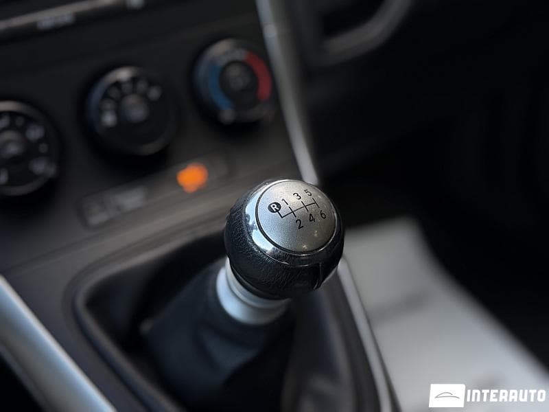 2011 Toyota Auris — Miniatură 12