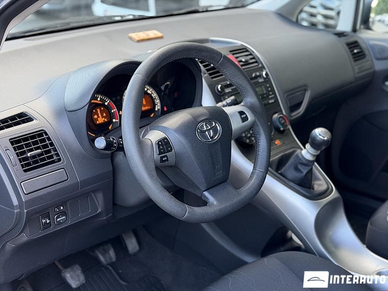 2011 Toyota Auris — Miniatură 9