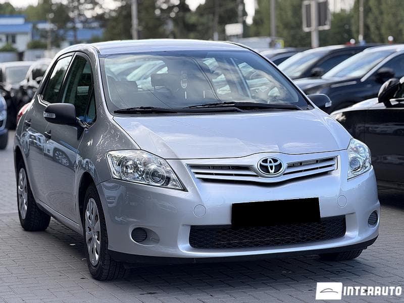 2011 Toyota Auris — Miniatură 3