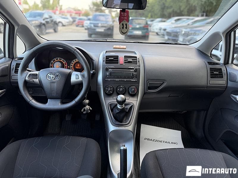 2011 Toyota Auris — Miniatură 10