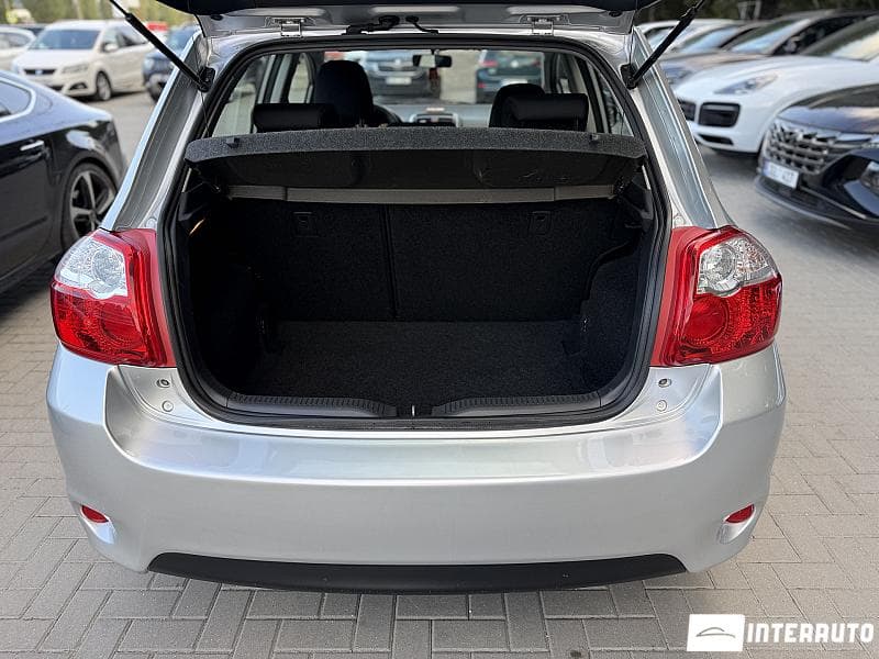 2011 Toyota Auris — Miniatură 16