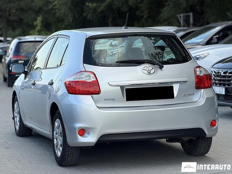 2011 Toyota Auris — Miniatură 4