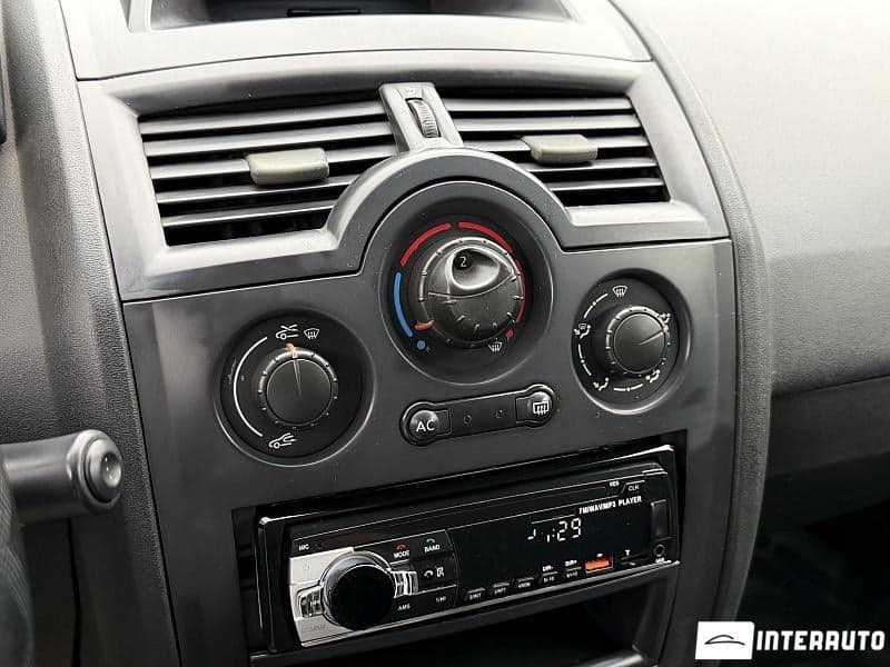 2004 Renault Megane — Miniatură 8