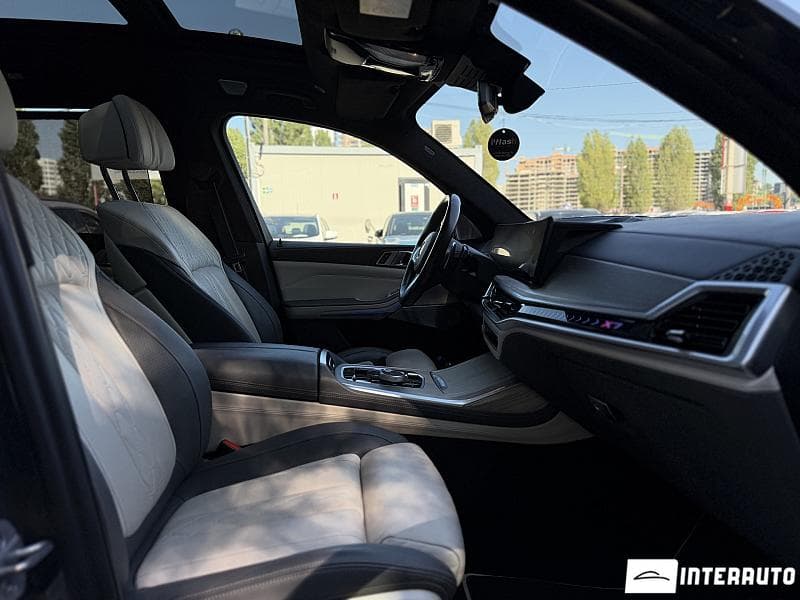 2023 BMW X7 4.0i — Miniatură 23