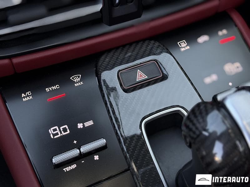 2022 Porsche Macan — Miniatură 16