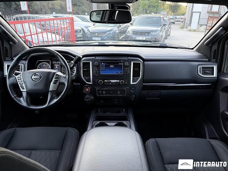 2018 Nissan Titan — Miniatură 9