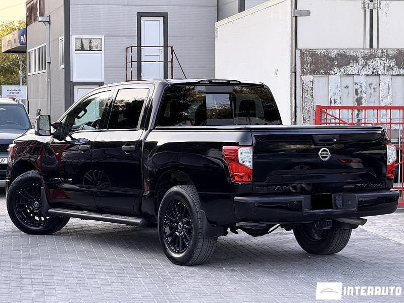 2018 Nissan Titan — Miniatură 4