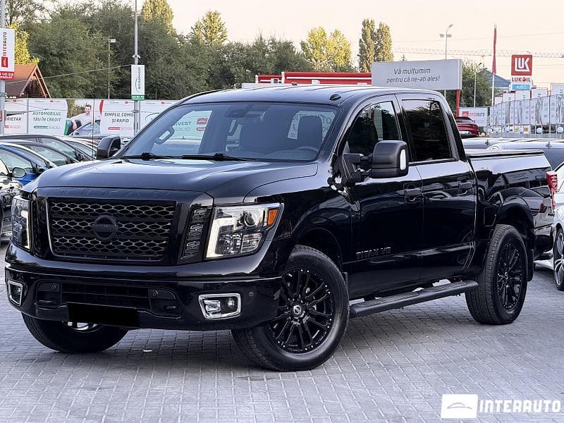 2018 Nissan Titan — Miniatură 3