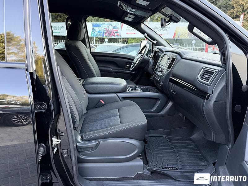 2018 Nissan Titan — Miniatură 6