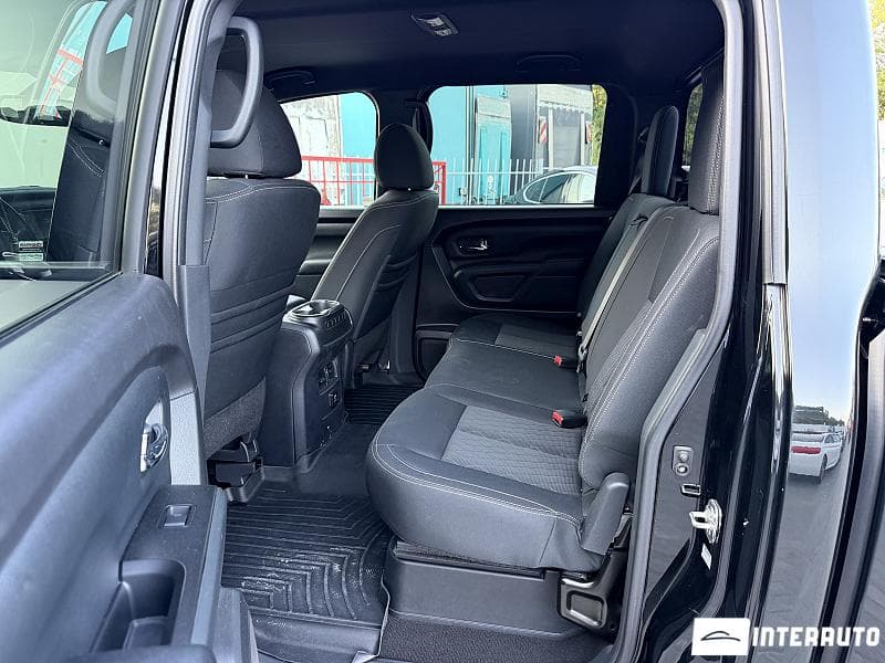 2018 Nissan Titan — Miniatură 7