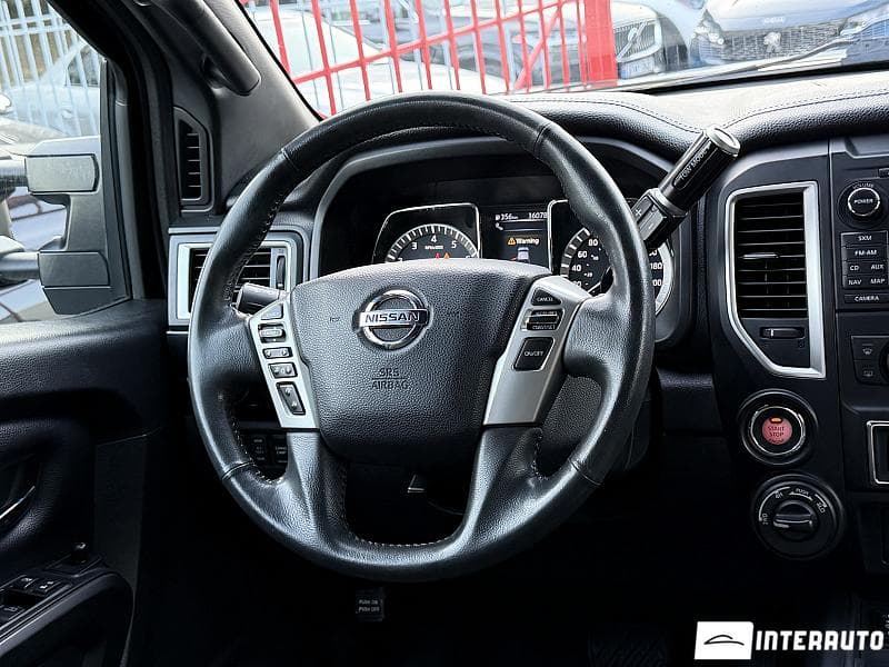 2018 Nissan Titan — Miniatură 12
