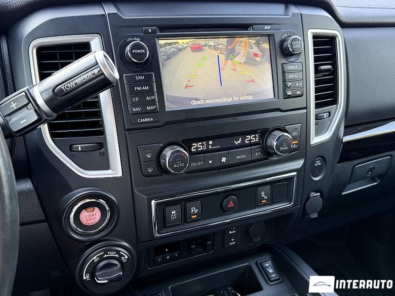 2018 Nissan Titan — Miniatură 13