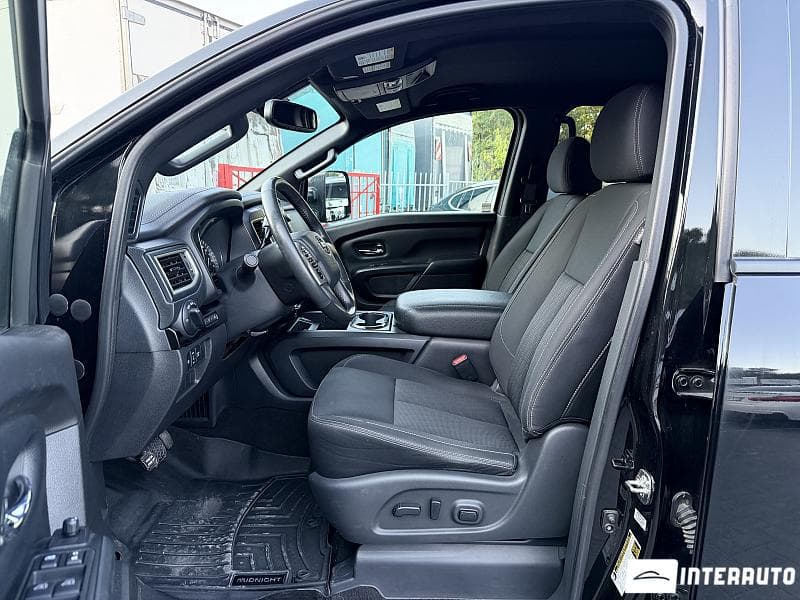 2018 Nissan Titan — Miniatură 5
