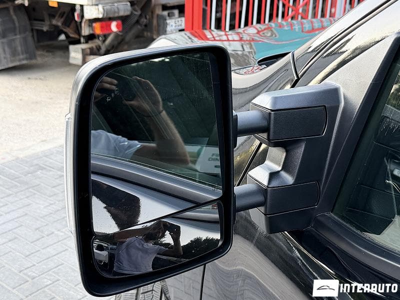 2018 Nissan Titan — Miniatură 18