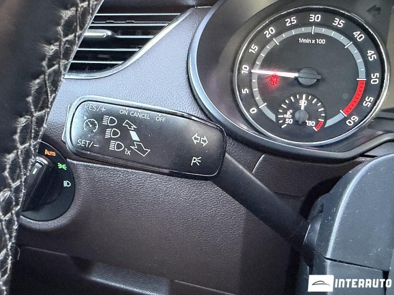 2015 Skoda Octavia Scout — Miniatură 11