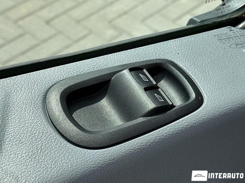 2018 Ford Transit — Miniatură 18