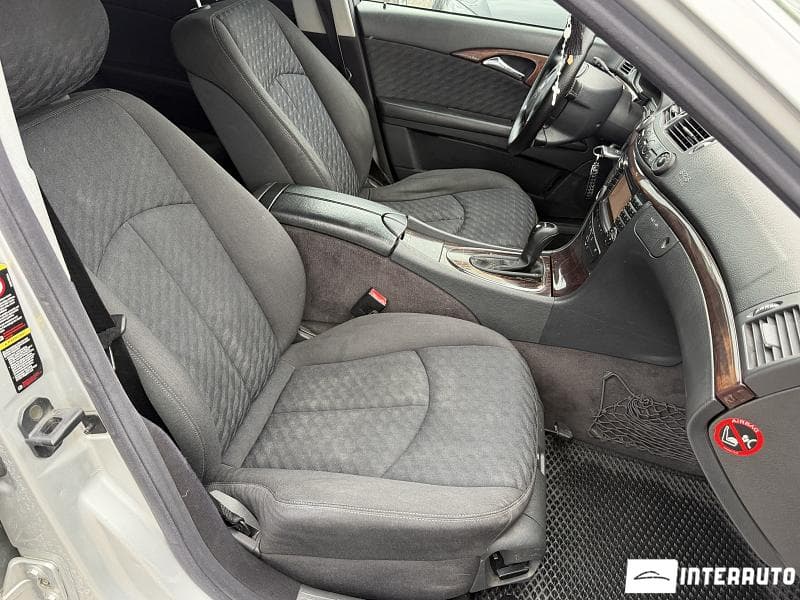 Mercedes E 220 2003 — Миниатюра 15
