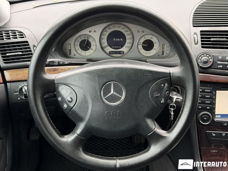 Mercedes E 220 2003 — Миниатюра 10