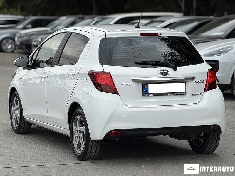 2017 Toyota Yaris — Miniatură 4