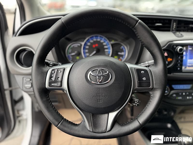 2017 Toyota Yaris — Miniatură 8