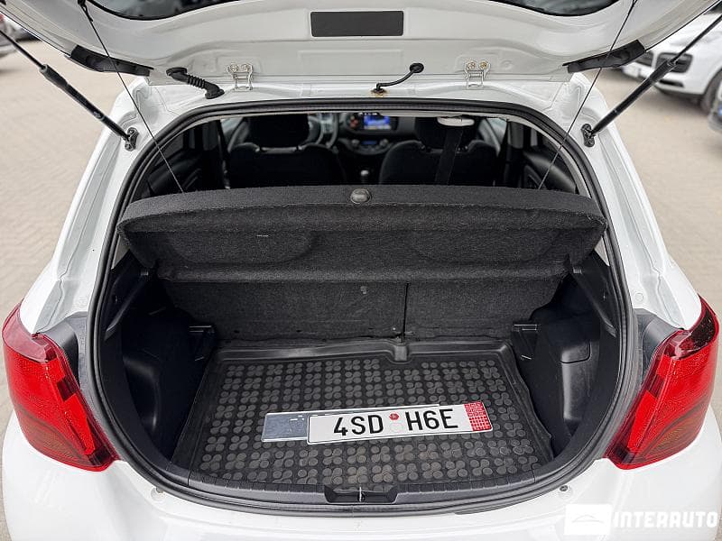 2017 Toyota Yaris — Miniatură 18
