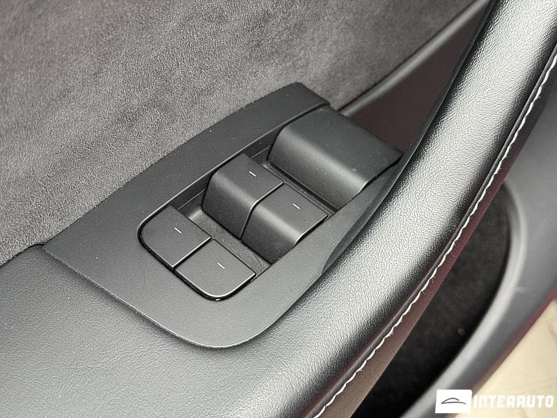 2021 Tesla Model Y — Miniatură 6