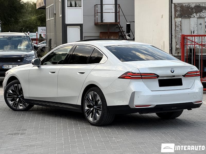 2024 BMW 530 — Miniatură 2