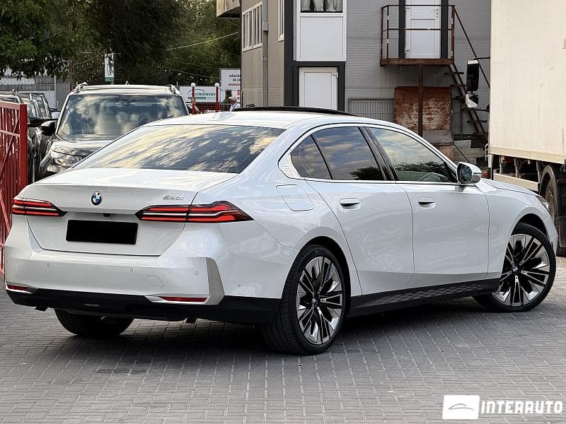 2024 BMW 530 — Miniatură 3
