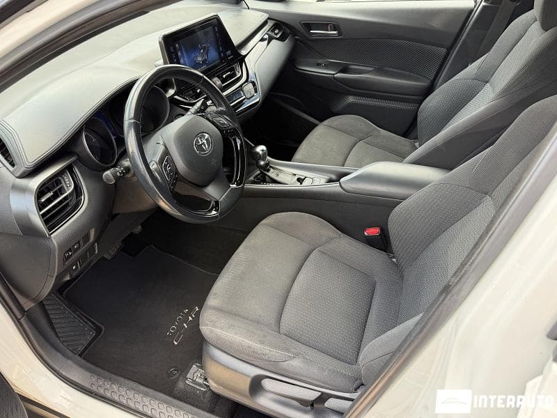 2017 Toyota C-HR — Miniatură 7