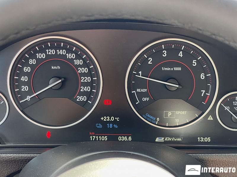2016 BMW 330E — Miniatură 11