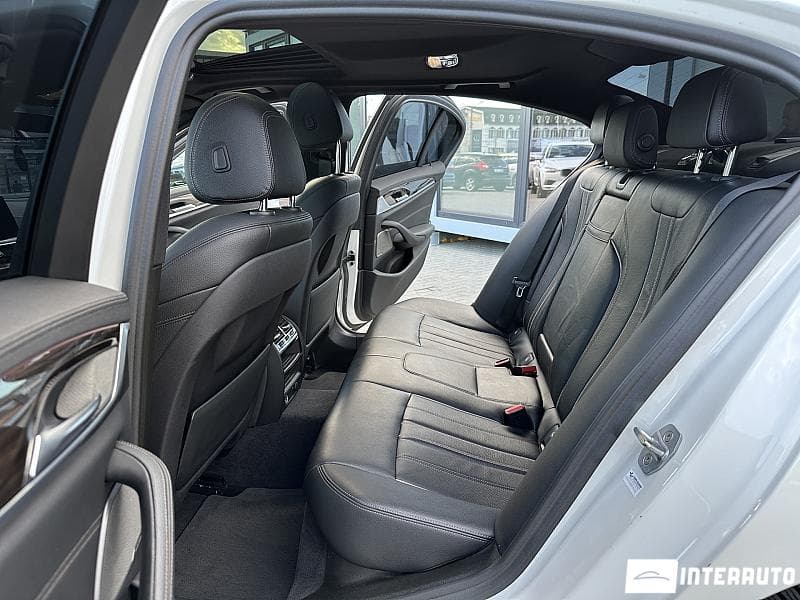 2018 BMW 530e — Miniatură 16