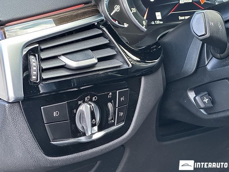 2018 BMW 530e — Miniatură 19