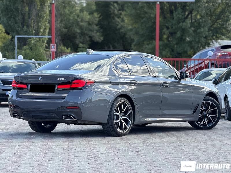 2021 BMW 530e — Miniatură 2