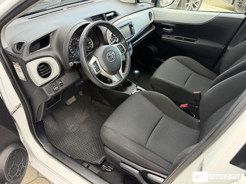 2013 Toyota Yaris — Miniatură 7
