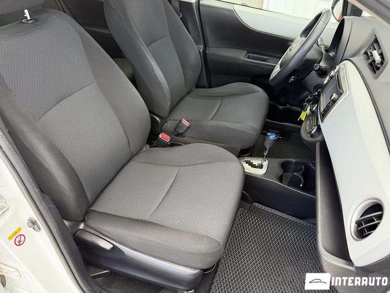 2013 Toyota Yaris — Miniatură 14