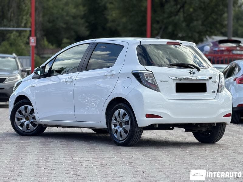 2013 Toyota Yaris — Miniatură 3