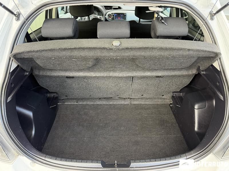 2013 Toyota Yaris — Miniatură 17