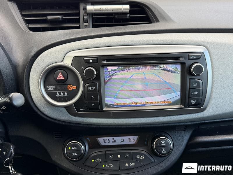 2013 Toyota Yaris — Miniatură 11